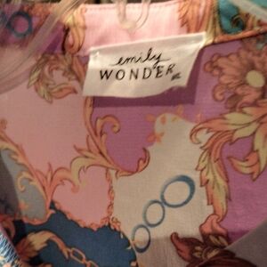NWT Emily Wonder Floral Patterned Short Sleeve Blouse Size M/L